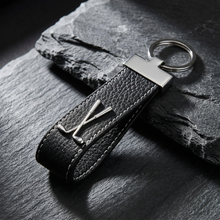 Laden Sie das Bild in den Galerie-Viewer, Golf Schlüsselanhänger Leder &amp; Edelstahl - schwarz